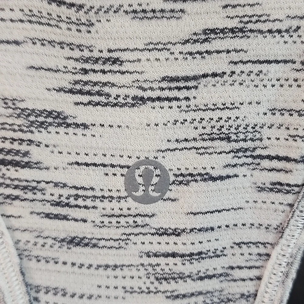 Lululemon Essential Tank Pleated  Size 10 - Picture 4 of 5